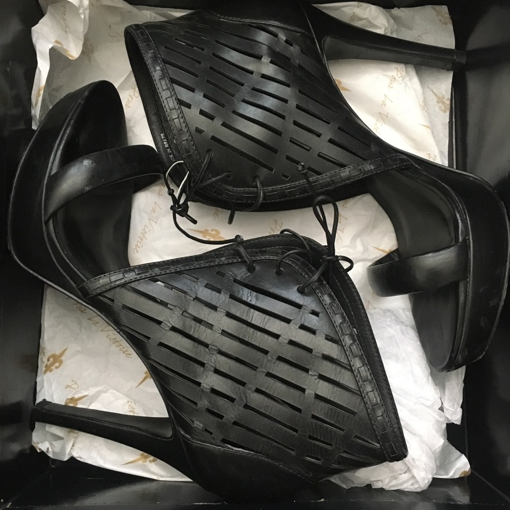 Pour la Victoire Bess Heels